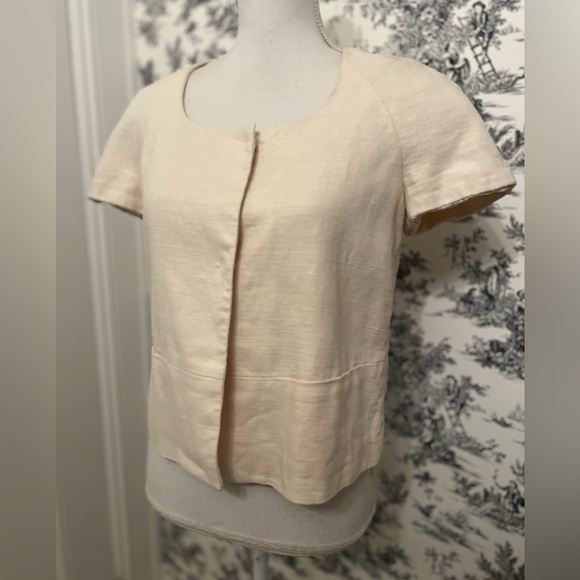 Banana Republic womens 100% linen short sleeve jacket. Size Small Cream - Picture 2 of 7